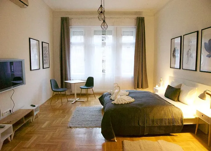 Five Season\'S Apartment