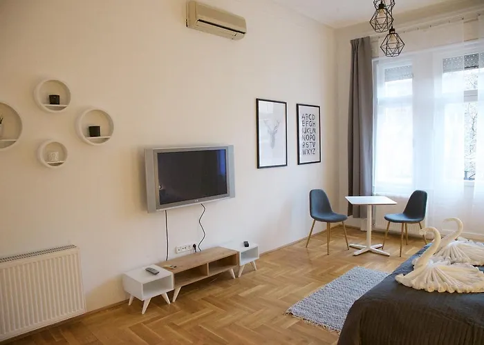 Five Season\'S Apartment